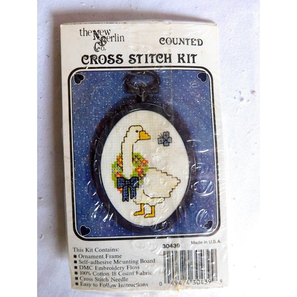 THE NEW BERLIN CO COUNTED CROSS STITCH 30439 ORNAMENT 2 1/2" X 2 1/2" Duck